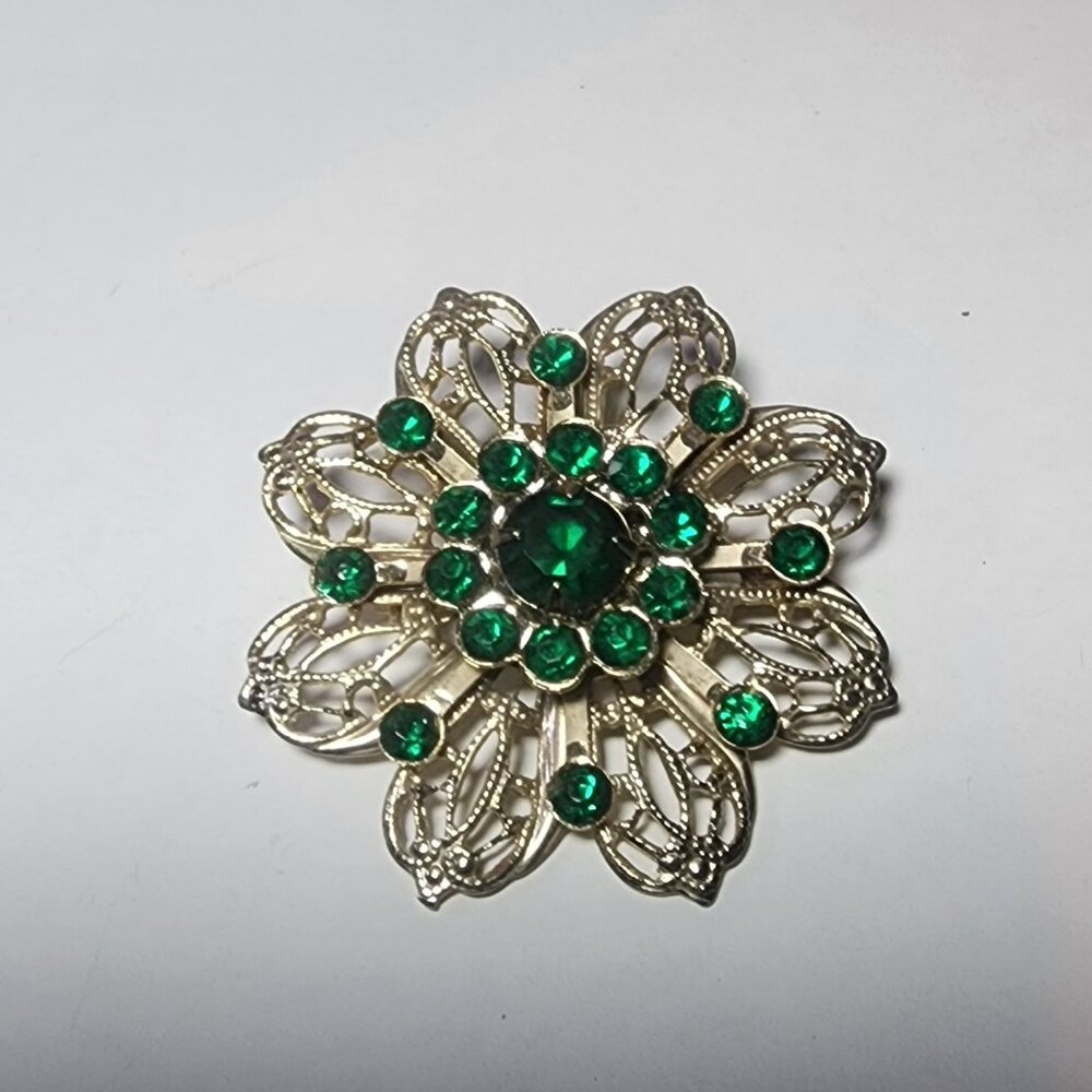 Vintage Emerald Green Rhinestone Flower Brooch Pin Silver Tone Filigree Costume